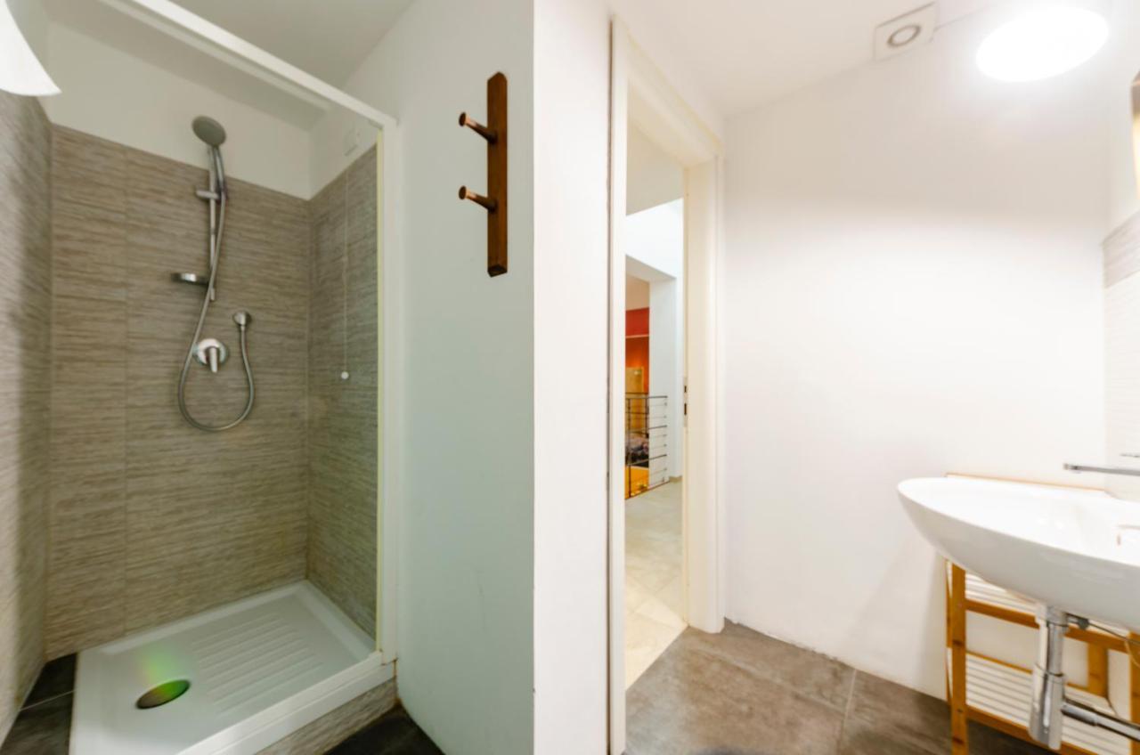 ジェノヴァJoivy Vibrant Open-Plan Apt For 6 In Historic Centreアパートメント エクステリア 写真