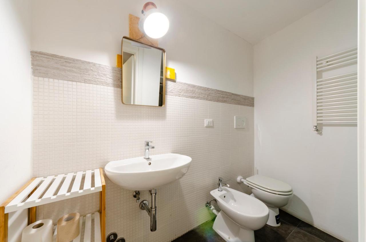ジェノヴァJoivy Vibrant Open-Plan Apt For 6 In Historic Centreアパートメント エクステリア 写真