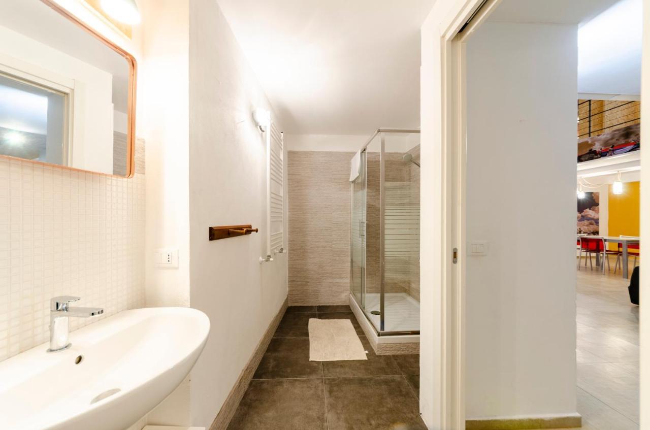 ジェノヴァJoivy Vibrant Open-Plan Apt For 6 In Historic Centreアパートメント エクステリア 写真